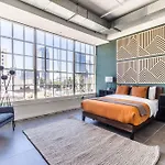 2 Bedroom Condo With Pool And Downtown La View
